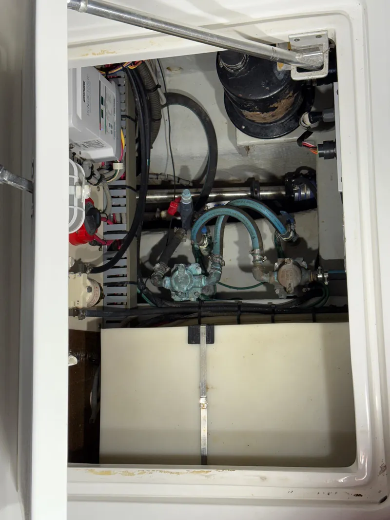 Slide: The Image of Mainship 390 Trawler 2001 - 77