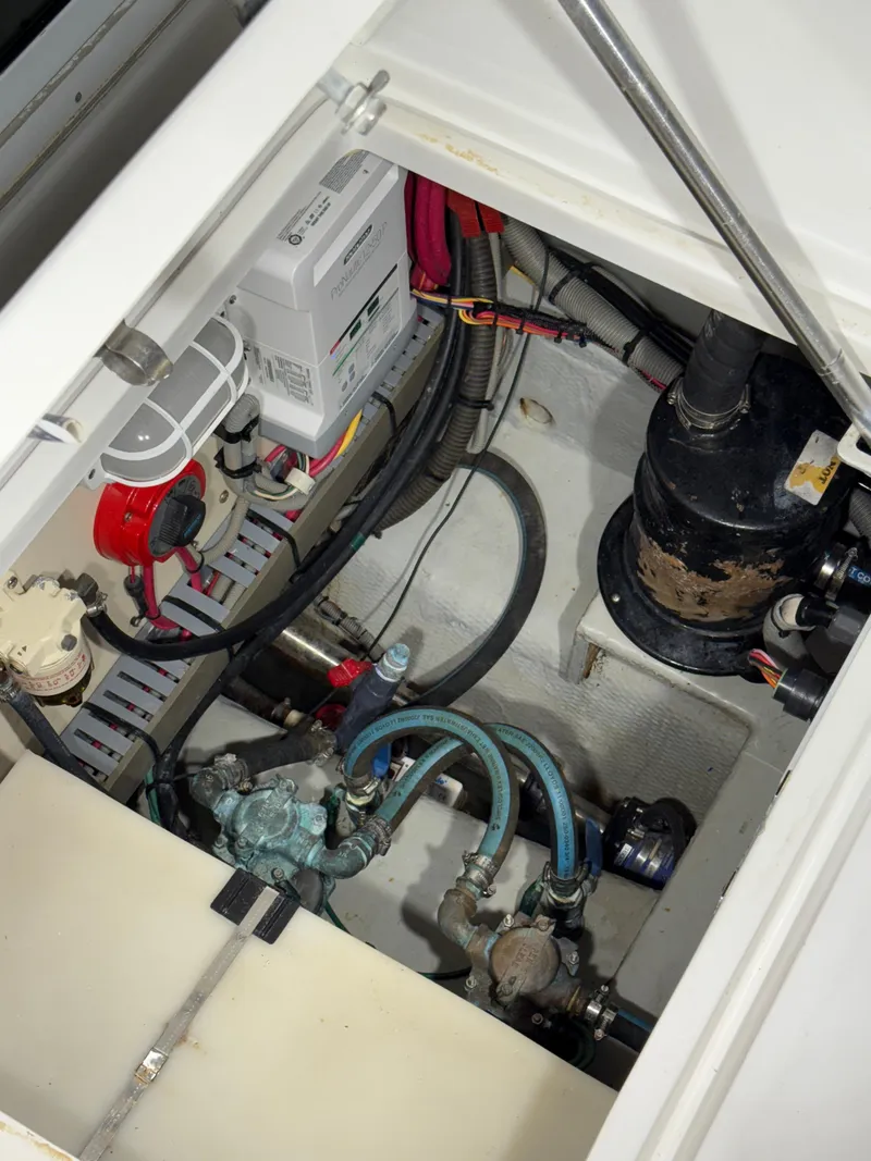 Slide: The Image of Mainship 390 Trawler 2001 - 78