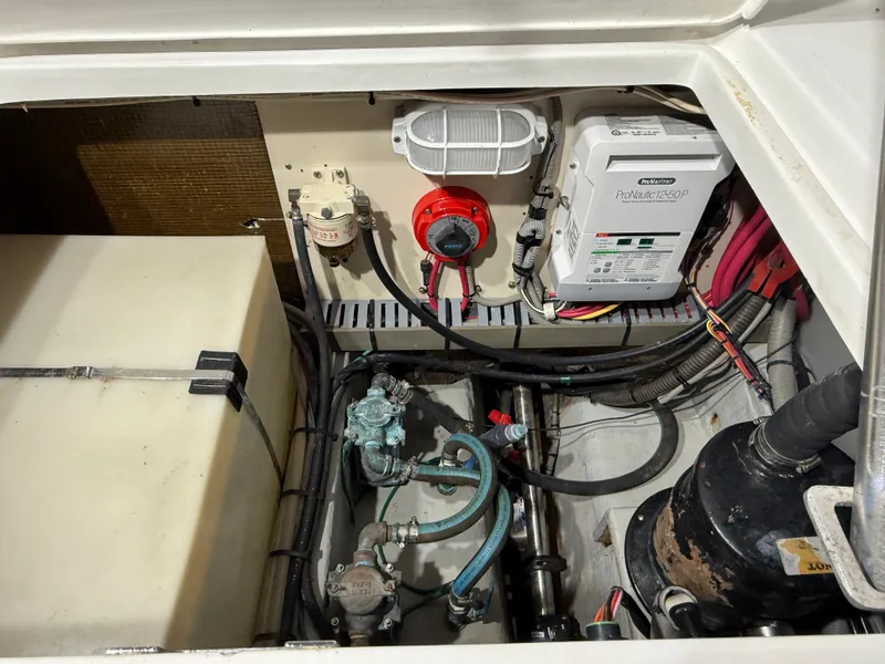 Slide: The Image of Mainship 390 Trawler 2001 - 81