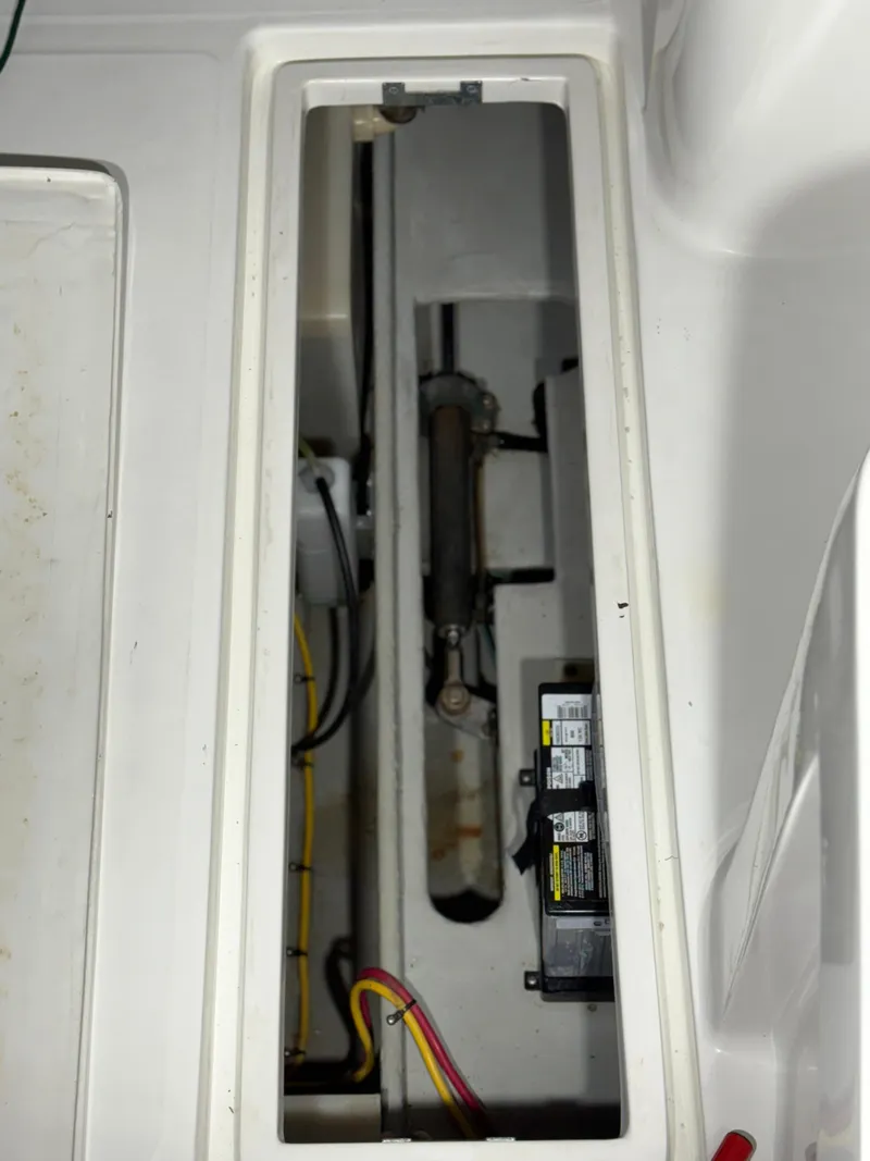 Slide: The Image of Mainship 390 Trawler 2001 - 85