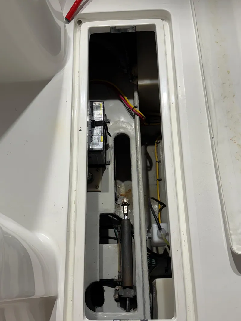 Slide: The Image of Mainship 390 Trawler 2001 - 86