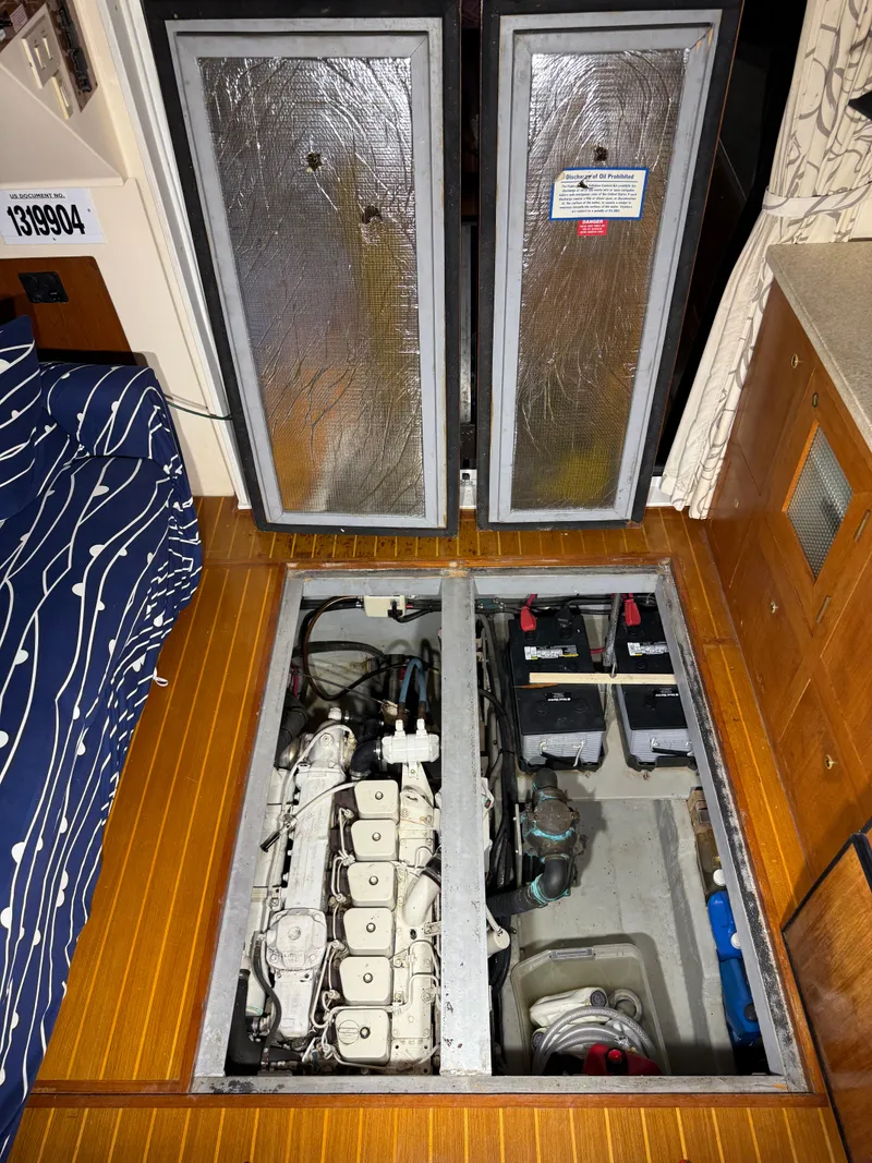 Slide: The Image of Mainship 390 Trawler 2001 - 89