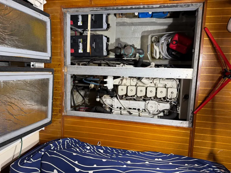 Slide: The Image of Mainship 390 Trawler 2001 - 92