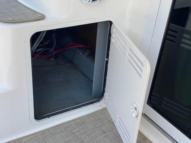 Slide: The Image of Sea Ray 400 Sedan Bridge 1998 - 15