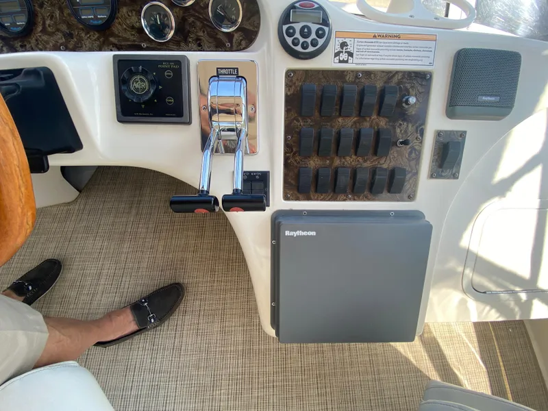 Slide: The Image of Sea Ray 400 Sedan Bridge 1998 - 26