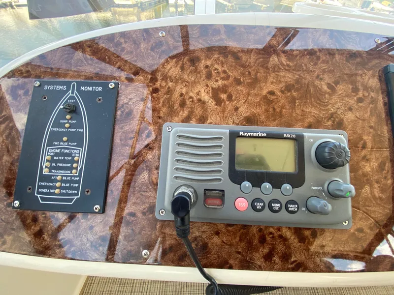 Slide: The Image of Sea Ray 400 Sedan Bridge 1998 - 27