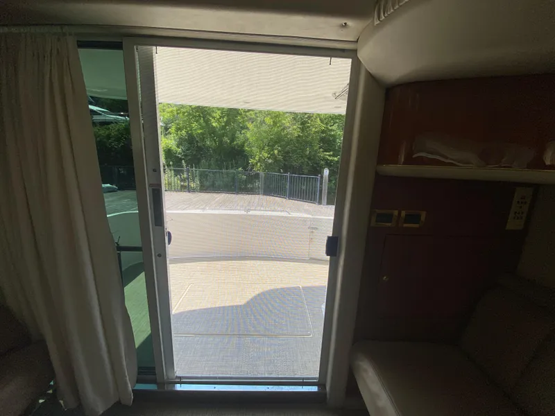 Slide: The Image of Sea Ray 400 Sedan Bridge 1998 - 34