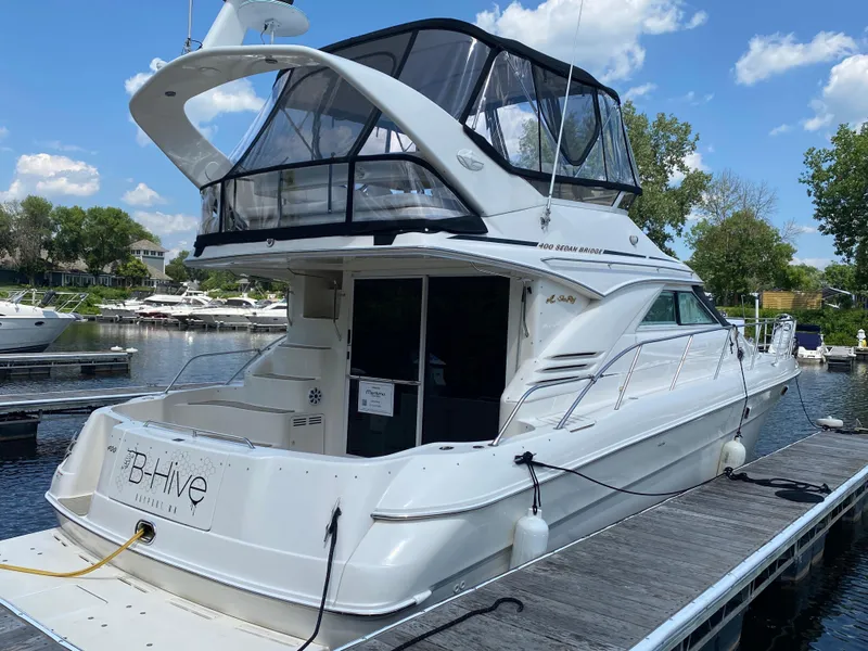 Slide: The Image of Sea Ray 400 Sedan Bridge 1998 - 5