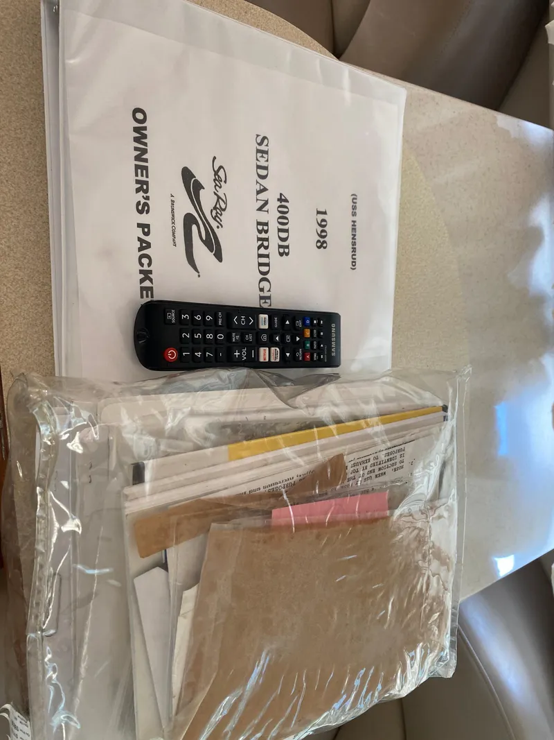 Slide: The Image of Sea Ray 400 Sedan Bridge 1998 - 56