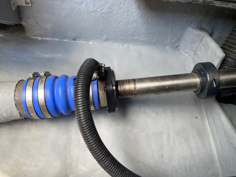 Slide: The Image of Sea Ray 400 Sedan Bridge 1998 - 64