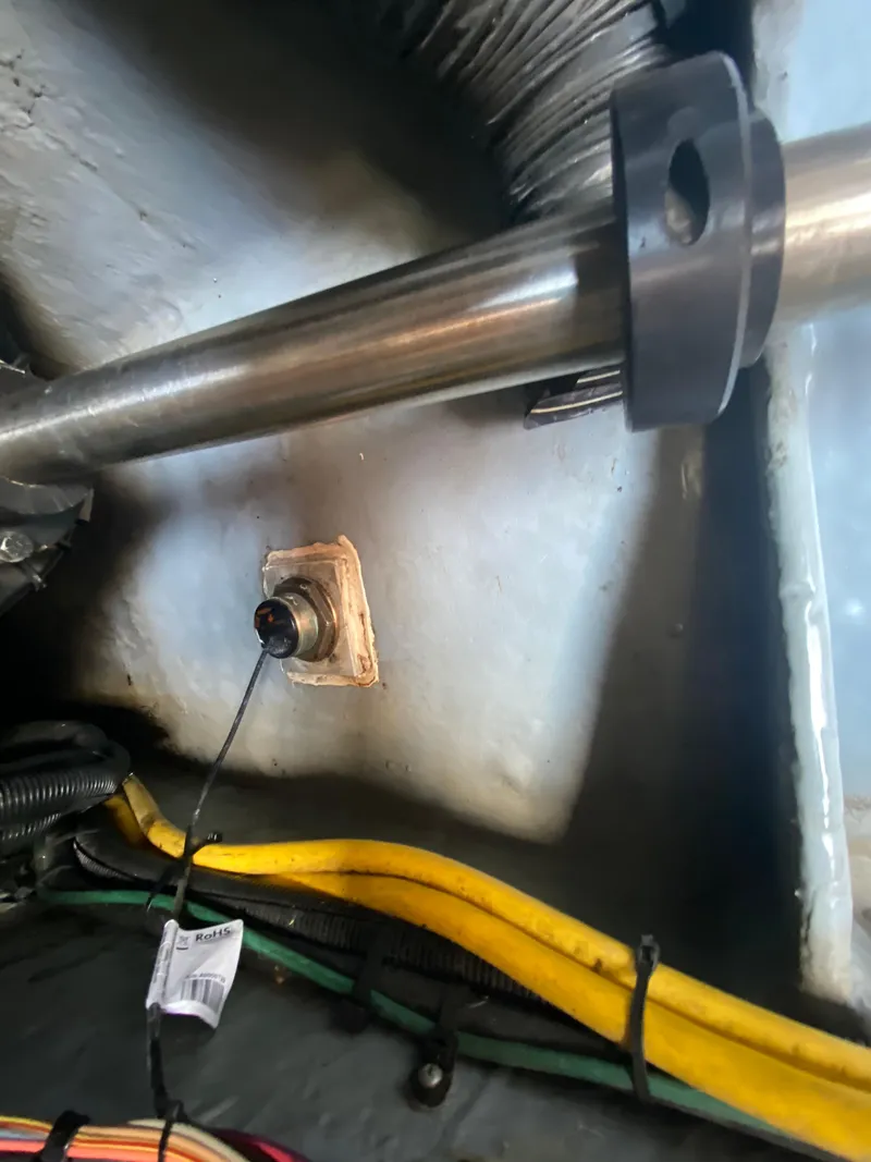 Slide: The Image of Sea Ray 400 Sedan Bridge 1998 - 67