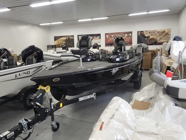 Slide: The Image of Lund 1875 Pro-V Musky XS 2024 - 10