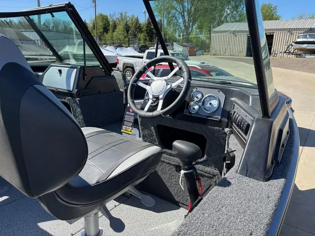 Slide: The Image of Lund 1775 Impact XS Sport 2025 - 5