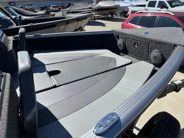 Slide: The Image of Lund 1775 Impact XS Sport 2025 - 7