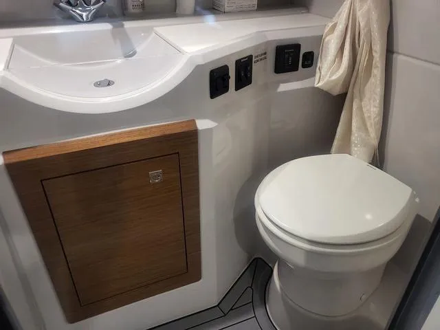 Slide: The Image of Cruisers 338 CX South Beach Bow Rider 2017 - 10