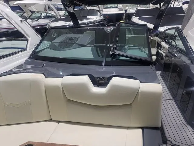 Slide: The Image of Cruisers 338 CX South Beach Bow Rider 2017 - 14