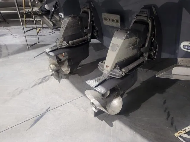 Slide: The Image of Cruisers 338 CX South Beach Bow Rider 2017 - 4