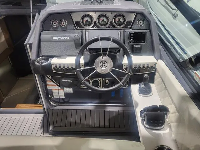 Slide: The Image of Cruisers 338 CX South Beach Bow Rider 2017 - 7