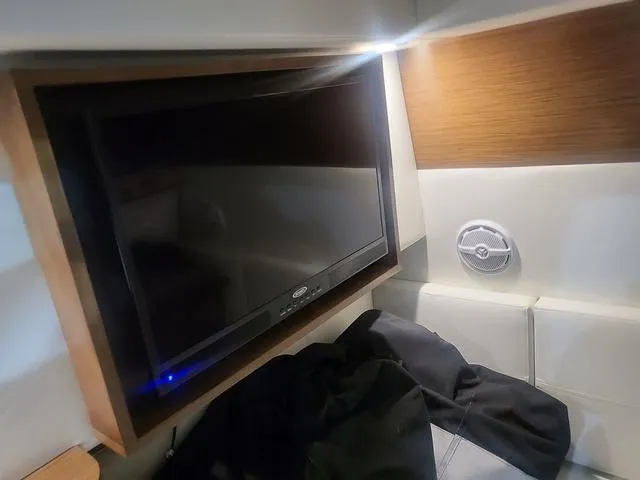 Slide: The Image of Cruisers 338 CX South Beach Bow Rider 2017 - 8