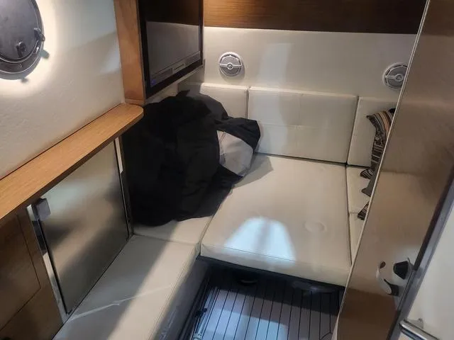 Slide: The Image of Cruisers 338 CX South Beach Bow Rider 2017 - 9