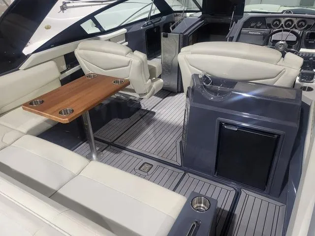 Slide: The Image of Cruisers Yachts 338 CX South Beach Bow Rider 2017 - 6