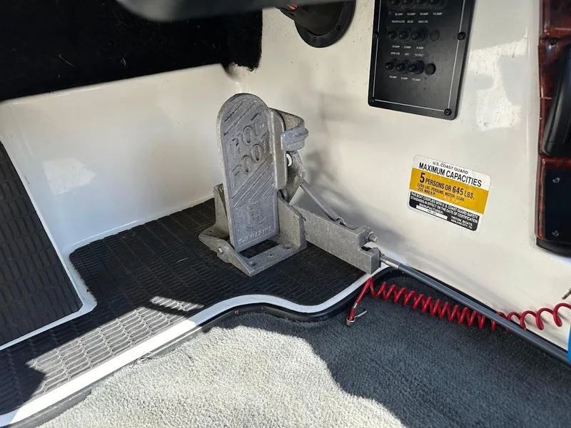 Slide: The Image of 2004 Triton Tr-20XDC boat foot pedal and control panel interior. - 21