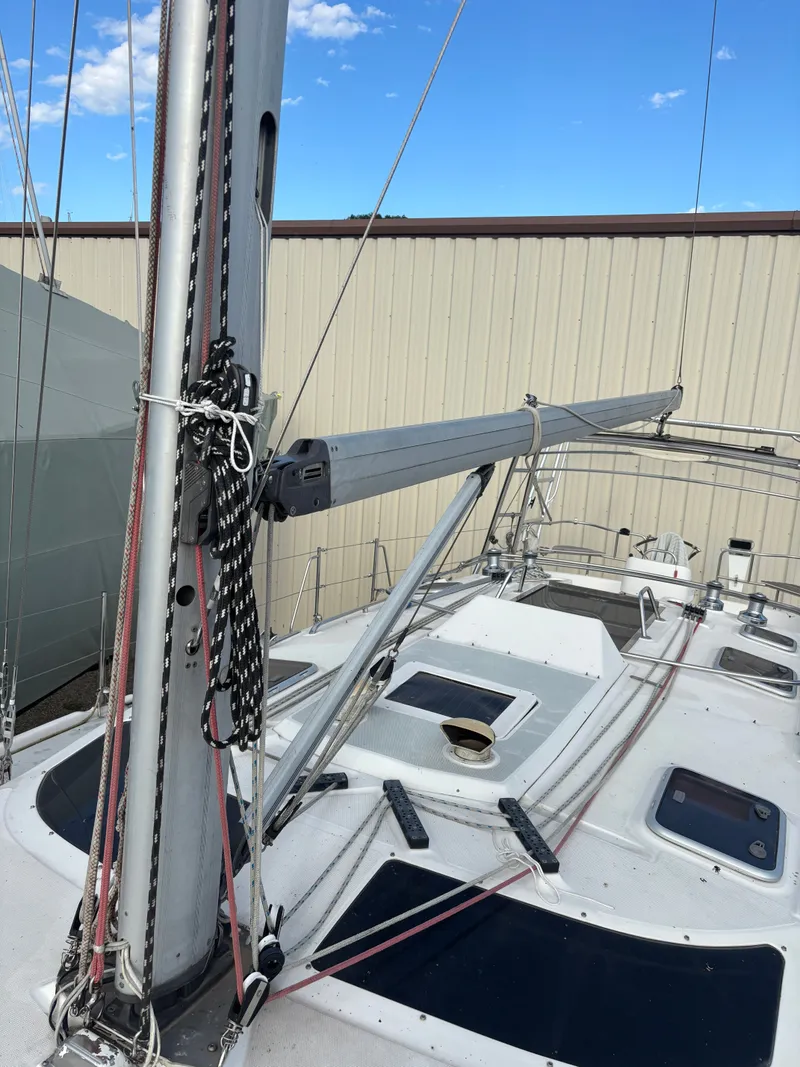 Slide: The Image of 2001 Hunter 460 sailboat deck with mast and rigging under clear sky. - 22
