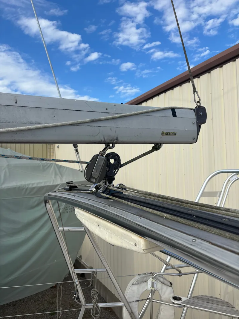 Slide: The Image of Boom and rigging of a 2001 Hunter 460 sailboat against a blue sky. - 26