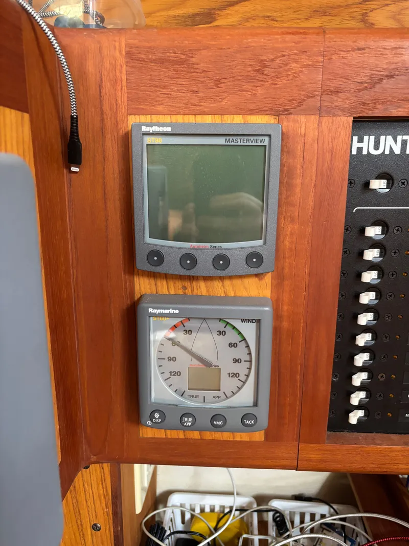 Slide: The Image of Hunter 460 2001 - 64