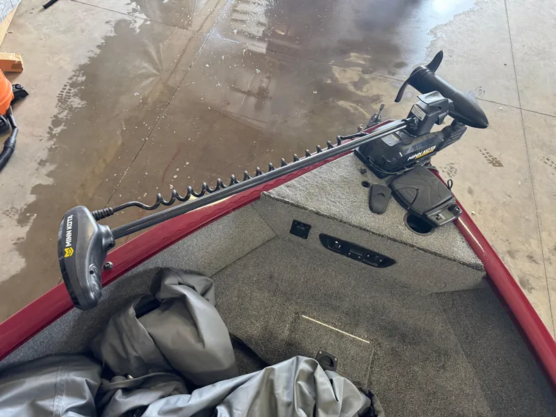 Slide: The Image of 2014 Tracker Pro Guide V-175 Combo boat with Minn Kota trolling motor. - 14