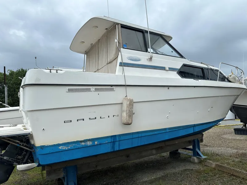 Slide: The Image of 2001 Bayliner Ciera Classic Cabin Cruiser 2859 on dry dock, overcast sky. - 7