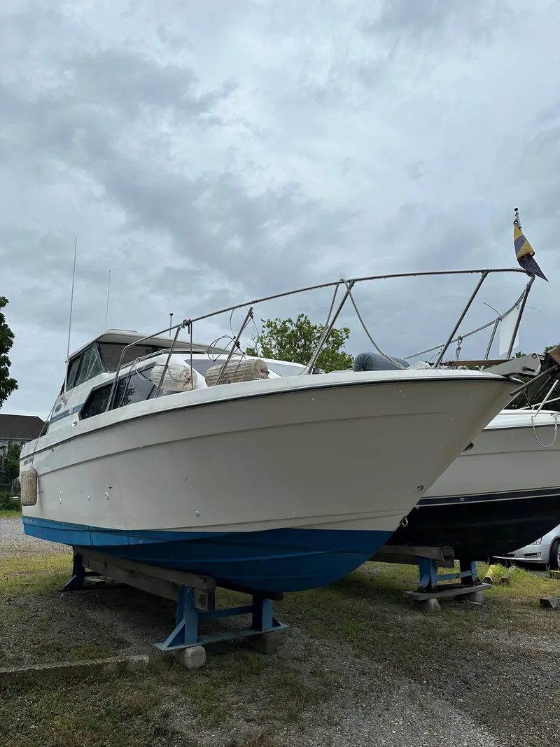 Slide: The Image of 2001 Bayliner Ciera Classic Cabin Cruiser 2859 on stands, overcast sky. - 8