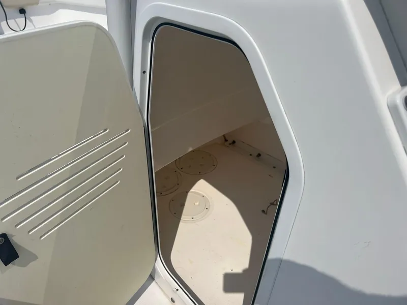 Slide: The Image of 2015 Everglades 243 CC 10 - 10