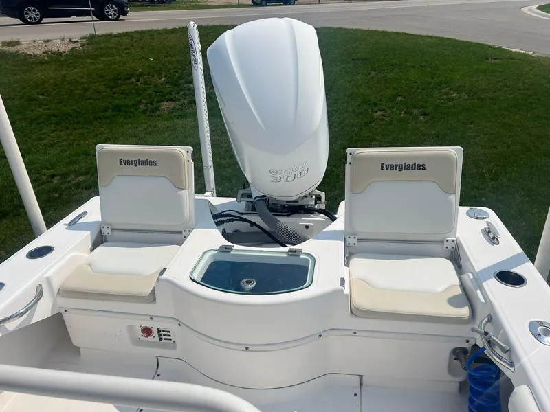 Slide: The Image of 2015 Everglades 243 CC 11 - 11