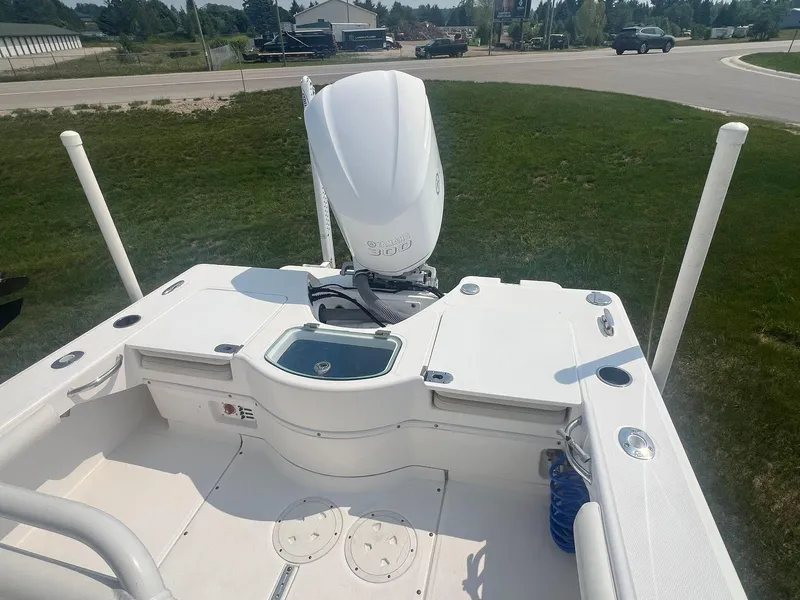 Slide: The Image of 2015 Everglades 243 CC 12 - 12