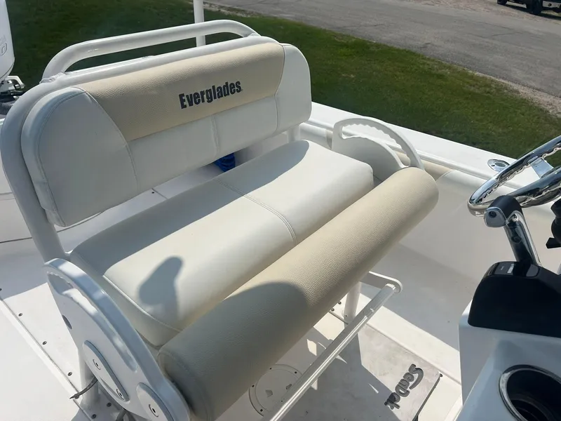 Slide: The Image of 2015 Everglades 243 CC 15 - 15