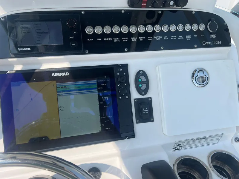 Slide: The Image of 2015 Everglades 243 CC 6 - 6