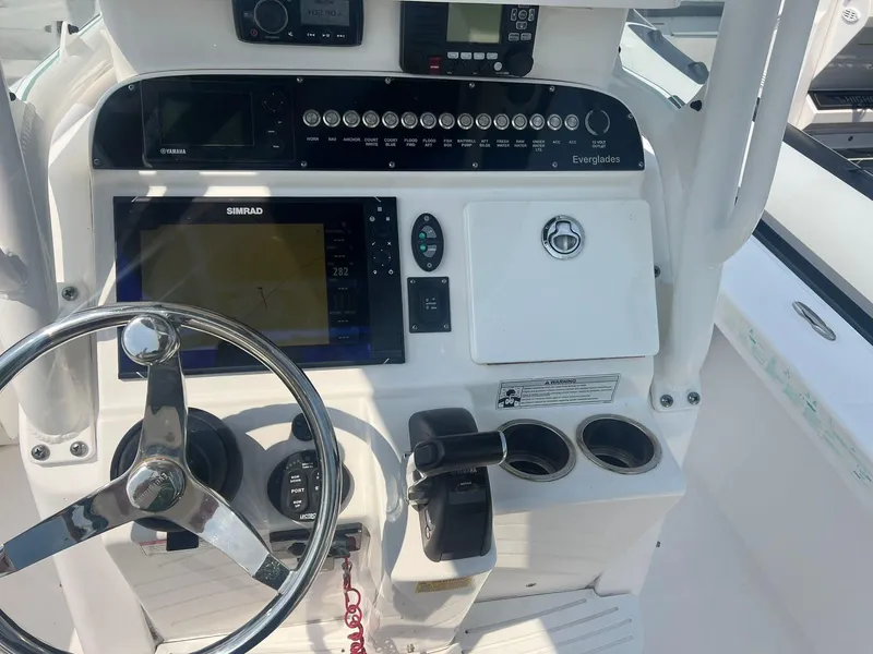 Slide: The Image of 2015 Everglades 243 CC 7 - 7