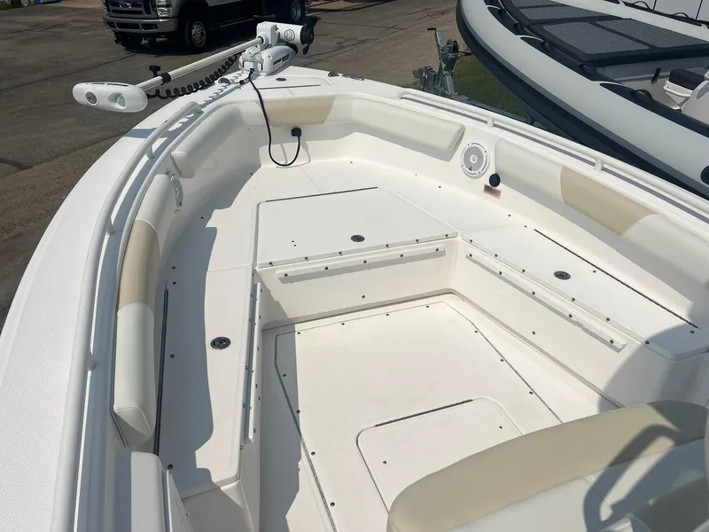 Slide: The Image of 2015 Everglades 243 CC 9 - 9