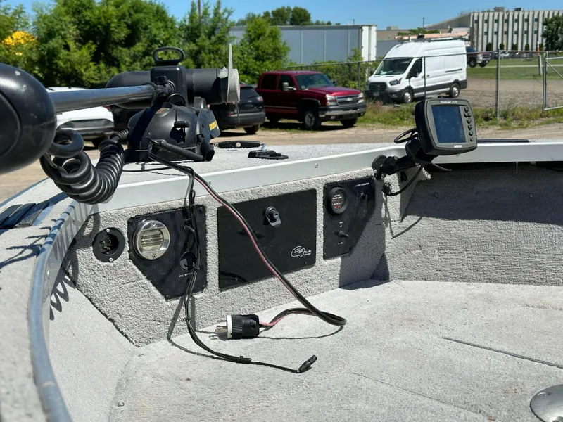 Slide: The Image of Interior of a 2005 G3 1875 boat with control panel and fish finder. - 19
