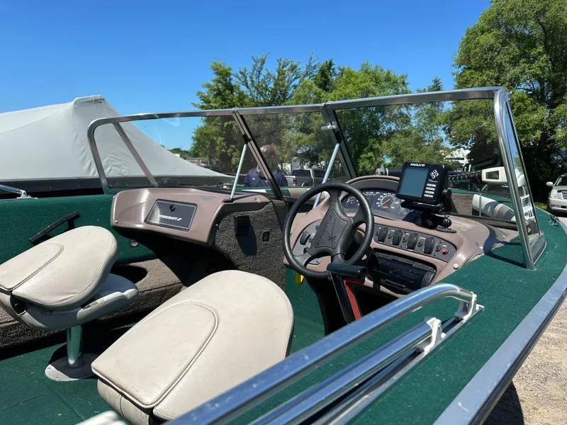 Slide: The Image of 2000 Starcraft Superfisherman 176 DC boat interior with steering wheel and seats. - 17