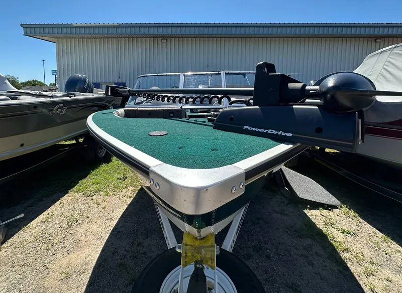 Slide: The Image of 2000 Starcraft Superfisherman 176 DC boat with green interior and trolling motor. - 20