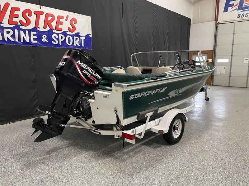 Slide: The Image of 2000 Starcraft Superfisherman 176 DC boat interior with steering wheel and dashboard. - 24