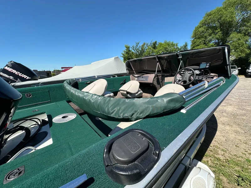 Slide: The Image of 2000 Starcraft Superfisherman 176 DC boat with Mercury 150 outboard motor in showroom. - 3