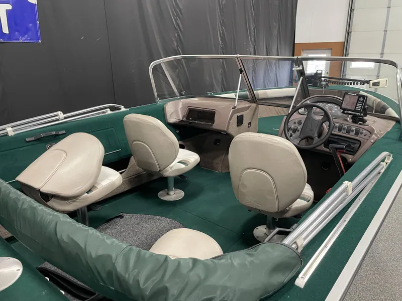 Slide: The Image of Storage compartments on a 2000 Starcraft Superfisherman 176 DC boat with green carpet. - 30