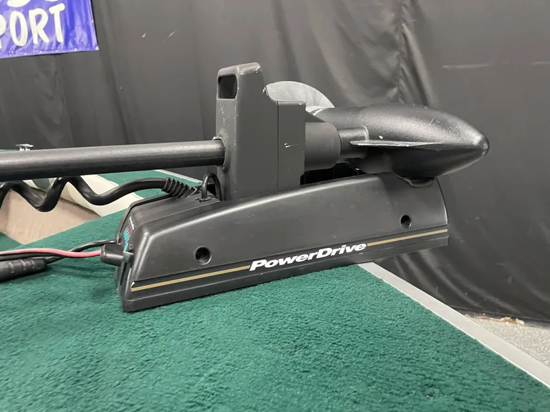 Slide: The Image of 2000 Starcraft Superfisherman 176 DC boat compartment with fuel tank and wiring. - 33