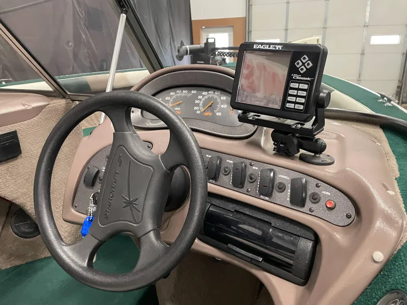 Slide: The Image of Green carpeted storage compartment in a 2000 Starcraft Superfisherman 176 DC boat. - 35