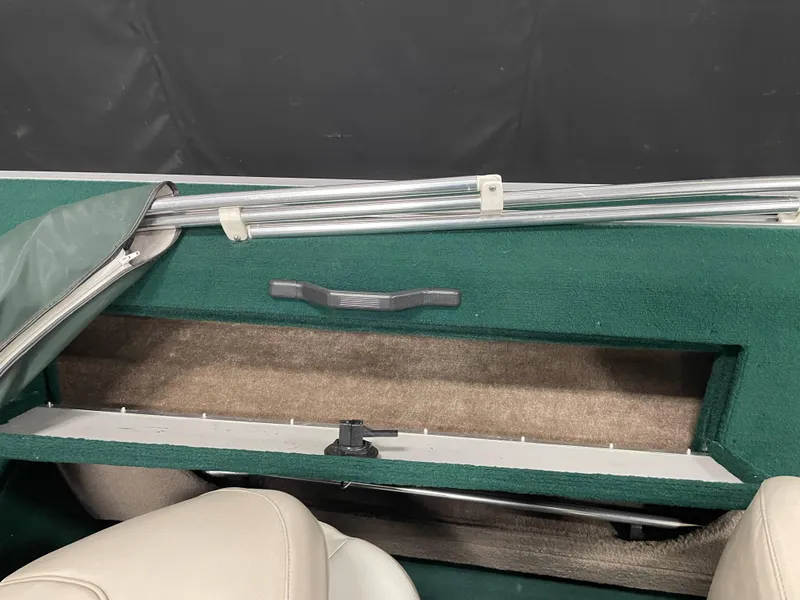 Slide: The Image of 2000 Starcraft Superfisherman 176 DC boat dashboard storage compartment. - 37