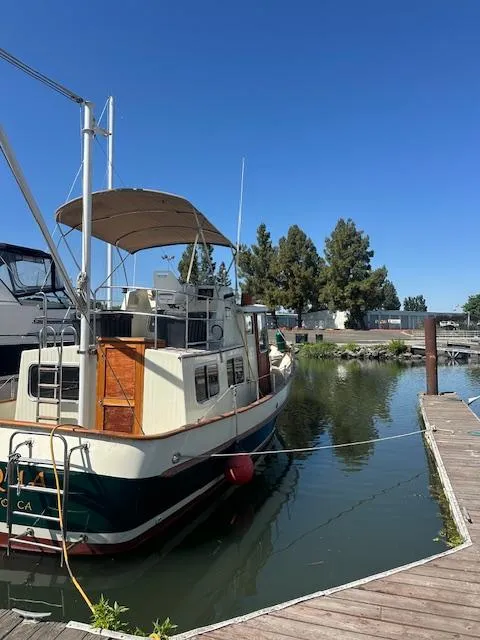 Slide: The Image of 1985 Ankertrawler helm with instrument panel and steering wheel. - 3