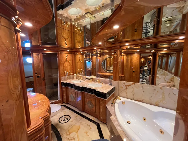 Slide: The Image of Astondoa 95GLX 2001 - 64